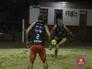 
<a style='margin-left: 5px;' class='btn btn-xs btn-social btn-facebook' href='https://www.facebook.com/sharer/sharer.php?u=https://www.boladovale.com.br/imgs/800-800-90/conteudo/fotos/1523/img9340.jpg' rel='popup' data-width='500' data-height='400'><i class='fa fa-facebook'></i>Compartilhar <span class='hidden-xs'>no Facebook</span>
</a> 
<a class='btn btn-default btn-xs' target='_blank' href='imgs/800-800-90/conteudo/fotos/1523/img9340.jpg'>
<span class='glyphicon glyphicon-cloud-download'></span> Salvar
</a> 
<span></span>