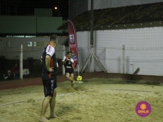 
<a style='margin-left: 5px;' class='btn btn-xs btn-social btn-facebook' href='https://www.facebook.com/sharer/sharer.php?u=https://www.boladovale.com.br/imgs/800-800-90/conteudo/fotos/1523/img9365.jpg' rel='popup' data-width='500' data-height='400'><i class='fa fa-facebook'></i>Compartilhar <span class='hidden-xs'>no Facebook</span>
</a> 
<a class='btn btn-default btn-xs' target='_blank' href='imgs/800-800-90/conteudo/fotos/1523/img9365.jpg'>
<span class='glyphicon glyphicon-cloud-download'></span> Salvar
</a> 
<span></span>
