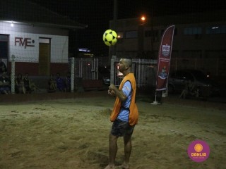 
<a style='margin-left: 5px;' class='btn btn-xs btn-social btn-facebook' href='https://www.facebook.com/sharer/sharer.php?u=https://www.boladovale.com.br/imgs/800-800-90/conteudo/fotos/1523/img9414.jpg' rel='popup' data-width='500' data-height='400'><i class='fa fa-facebook'></i>Compartilhar <span class='hidden-xs'>no Facebook</span>
</a> 
<a class='btn btn-default btn-xs' target='_blank' href='imgs/800-800-90/conteudo/fotos/1523/img9414.jpg'>
<span class='glyphicon glyphicon-cloud-download'></span> Salvar
</a> 
<span></span>