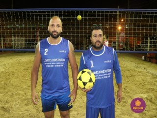 
<a style='margin-left: 5px;' class='btn btn-xs btn-social btn-facebook' href='https://www.facebook.com/sharer/sharer.php?u=https://www.boladovale.com.br/imgs/800-800-90/conteudo/fotos/1523/img9433.jpg' rel='popup' data-width='500' data-height='400'><i class='fa fa-facebook'></i>Compartilhar <span class='hidden-xs'>no Facebook</span>
</a> 
<a class='btn btn-default btn-xs' target='_blank' href='imgs/800-800-90/conteudo/fotos/1523/img9433.jpg'>
<span class='glyphicon glyphicon-cloud-download'></span> Salvar
</a> 
<span></span>