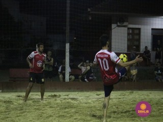 
<a style='margin-left: 5px;' class='btn btn-xs btn-social btn-facebook' href='https://www.facebook.com/sharer/sharer.php?u=https://www.boladovale.com.br/imgs/800-800-90/conteudo/fotos/1523/img9448.jpg' rel='popup' data-width='500' data-height='400'><i class='fa fa-facebook'></i>Compartilhar <span class='hidden-xs'>no Facebook</span>
</a> 
<a class='btn btn-default btn-xs' target='_blank' href='imgs/800-800-90/conteudo/fotos/1523/img9448.jpg'>
<span class='glyphicon glyphicon-cloud-download'></span> Salvar
</a> 
<span></span>