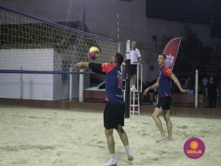 
<a style='margin-left: 5px;' class='btn btn-xs btn-social btn-facebook' href='https://www.facebook.com/sharer/sharer.php?u=https://www.boladovale.com.br/imgs/800-800-90/conteudo/fotos/1524/img9487.jpg' rel='popup' data-width='500' data-height='400'><i class='fa fa-facebook'></i>Compartilhar <span class='hidden-xs'>no Facebook</span>
</a> 
<a class='btn btn-default btn-xs' target='_blank' href='imgs/800-800-90/conteudo/fotos/1524/img9487.jpg'>
<span class='glyphicon glyphicon-cloud-download'></span> Salvar
</a> 
<span></span>