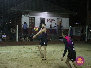 
<a style='margin-left: 5px;' class='btn btn-xs btn-social btn-facebook' href='https://www.facebook.com/sharer/sharer.php?u=https://www.boladovale.com.br/imgs/800-800-90/conteudo/fotos/1524/img9567.jpg' rel='popup' data-width='500' data-height='400'><i class='fa fa-facebook'></i>Compartilhar <span class='hidden-xs'>no Facebook</span>
</a> 
<a class='btn btn-default btn-xs' target='_blank' href='imgs/800-800-90/conteudo/fotos/1524/img9567.jpg'>
<span class='glyphicon glyphicon-cloud-download'></span> Salvar
</a> 
<span></span>