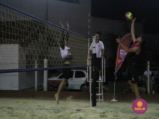 
<a style='margin-left: 5px;' class='btn btn-xs btn-social btn-facebook' href='https://www.facebook.com/sharer/sharer.php?u=https://www.boladovale.com.br/imgs/800-800-90/conteudo/fotos/1524/img9569.jpg' rel='popup' data-width='500' data-height='400'><i class='fa fa-facebook'></i>Compartilhar <span class='hidden-xs'>no Facebook</span>
</a> 
<a class='btn btn-default btn-xs' target='_blank' href='imgs/800-800-90/conteudo/fotos/1524/img9569.jpg'>
<span class='glyphicon glyphicon-cloud-download'></span> Salvar
</a> 
<span></span>