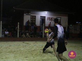 
<a style='margin-left: 5px;' class='btn btn-xs btn-social btn-facebook' href='https://www.facebook.com/sharer/sharer.php?u=https://www.boladovale.com.br/imgs/800-800-90/conteudo/fotos/1524/img9570.jpg' rel='popup' data-width='500' data-height='400'><i class='fa fa-facebook'></i>Compartilhar <span class='hidden-xs'>no Facebook</span>
</a> 
<a class='btn btn-default btn-xs' target='_blank' href='imgs/800-800-90/conteudo/fotos/1524/img9570.jpg'>
<span class='glyphicon glyphicon-cloud-download'></span> Salvar
</a> 
<span></span>