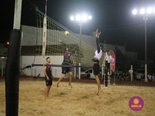 
<a style='margin-left: 5px;' class='btn btn-xs btn-social btn-facebook' href='https://www.facebook.com/sharer/sharer.php?u=https://www.boladovale.com.br/imgs/800-800-90/conteudo/fotos/1524/img9608.jpg' rel='popup' data-width='500' data-height='400'><i class='fa fa-facebook'></i>Compartilhar <span class='hidden-xs'>no Facebook</span>
</a> 
<a class='btn btn-default btn-xs' target='_blank' href='imgs/800-800-90/conteudo/fotos/1524/img9608.jpg'>
<span class='glyphicon glyphicon-cloud-download'></span> Salvar
</a> 
<span></span>