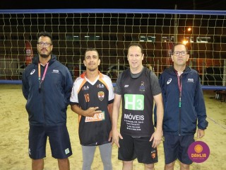 
<a style='margin-left: 5px;' class='btn btn-xs btn-social btn-facebook' href='https://www.facebook.com/sharer/sharer.php?u=https://www.boladovale.com.br/imgs/800-800-90/conteudo/fotos/1525/img9617.jpg' rel='popup' data-width='500' data-height='400'><i class='fa fa-facebook'></i>Compartilhar <span class='hidden-xs'>no Facebook</span>
</a> 
<a class='btn btn-default btn-xs' target='_blank' href='imgs/800-800-90/conteudo/fotos/1525/img9617.jpg'>
<span class='glyphicon glyphicon-cloud-download'></span> Salvar
</a> 
<span></span>