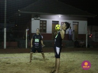 
<a style='margin-left: 5px;' class='btn btn-xs btn-social btn-facebook' href='https://www.facebook.com/sharer/sharer.php?u=https://www.boladovale.com.br/imgs/800-800-90/conteudo/fotos/1525/img9665.jpg' rel='popup' data-width='500' data-height='400'><i class='fa fa-facebook'></i>Compartilhar <span class='hidden-xs'>no Facebook</span>
</a> 
<a class='btn btn-default btn-xs' target='_blank' href='imgs/800-800-90/conteudo/fotos/1525/img9665.jpg'>
<span class='glyphicon glyphicon-cloud-download'></span> Salvar
</a> 
<span></span>