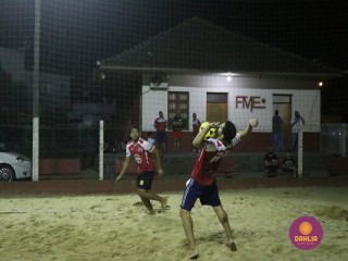 
<a style='margin-left: 5px;' class='btn btn-xs btn-social btn-facebook' href='https://www.facebook.com/sharer/sharer.php?u=https://www.boladovale.com.br/imgs/800-800-90/conteudo/fotos/1525/img9702.jpg' rel='popup' data-width='500' data-height='400'><i class='fa fa-facebook'></i>Compartilhar <span class='hidden-xs'>no Facebook</span>
</a> 
<a class='btn btn-default btn-xs' target='_blank' href='imgs/800-800-90/conteudo/fotos/1525/img9702.jpg'>
<span class='glyphicon glyphicon-cloud-download'></span> Salvar
</a> 
<span></span>