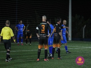 
<a style='margin-left: 5px;' class='btn btn-xs btn-social btn-facebook' href='https://www.facebook.com/sharer/sharer.php?u=https://www.boladovale.com.br/imgs/800-800-90/conteudo/fotos/1526/img9291.jpg' rel='popup' data-width='500' data-height='400'><i class='fa fa-facebook'></i>Compartilhar <span class='hidden-xs'>no Facebook</span>
</a> 
<a class='btn btn-default btn-xs' target='_blank' href='imgs/800-800-90/conteudo/fotos/1526/img9291.jpg'>
<span class='glyphicon glyphicon-cloud-download'></span> Salvar
</a> 
<span></span>