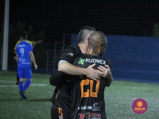 
<a style='margin-left: 5px;' class='btn btn-xs btn-social btn-facebook' href='https://www.facebook.com/sharer/sharer.php?u=https://www.boladovale.com.br/imgs/800-800-90/conteudo/fotos/1526/img9297.jpg' rel='popup' data-width='500' data-height='400'><i class='fa fa-facebook'></i>Compartilhar <span class='hidden-xs'>no Facebook</span>
</a> 
<a class='btn btn-default btn-xs' target='_blank' href='imgs/800-800-90/conteudo/fotos/1526/img9297.jpg'>
<span class='glyphicon glyphicon-cloud-download'></span> Salvar
</a> 
<span></span>
