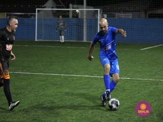 
<a style='margin-left: 5px;' class='btn btn-xs btn-social btn-facebook' href='https://www.facebook.com/sharer/sharer.php?u=https://www.boladovale.com.br/imgs/800-800-90/conteudo/fotos/1526/img9323.jpg' rel='popup' data-width='500' data-height='400'><i class='fa fa-facebook'></i>Compartilhar <span class='hidden-xs'>no Facebook</span>
</a> 
<a class='btn btn-default btn-xs' target='_blank' href='imgs/800-800-90/conteudo/fotos/1526/img9323.jpg'>
<span class='glyphicon glyphicon-cloud-download'></span> Salvar
</a> 
<span></span>