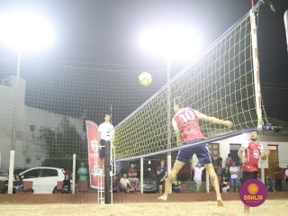 
<a style='margin-left: 5px;' class='btn btn-xs btn-social btn-facebook' href='https://www.facebook.com/sharer/sharer.php?u=https://www.boladovale.com.br/imgs/800-800-90/conteudo/fotos/1527/img9767.jpg' rel='popup' data-width='500' data-height='400'><i class='fa fa-facebook'></i>Compartilhar <span class='hidden-xs'>no Facebook</span>
</a> 
<a class='btn btn-default btn-xs' target='_blank' href='imgs/800-800-90/conteudo/fotos/1527/img9767.jpg'>
<span class='glyphicon glyphicon-cloud-download'></span> Salvar
</a> 
<span></span>