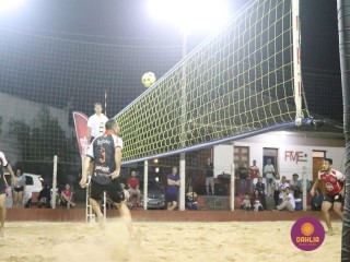 
<a style='margin-left: 5px;' class='btn btn-xs btn-social btn-facebook' href='https://www.facebook.com/sharer/sharer.php?u=https://www.boladovale.com.br/imgs/800-800-90/conteudo/fotos/1527/img9787.jpg' rel='popup' data-width='500' data-height='400'><i class='fa fa-facebook'></i>Compartilhar <span class='hidden-xs'>no Facebook</span>
</a> 
<a class='btn btn-default btn-xs' target='_blank' href='imgs/800-800-90/conteudo/fotos/1527/img9787.jpg'>
<span class='glyphicon glyphicon-cloud-download'></span> Salvar
</a> 
<span></span>