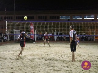 
<a style='margin-left: 5px;' class='btn btn-xs btn-social btn-facebook' href='https://www.facebook.com/sharer/sharer.php?u=https://www.boladovale.com.br/imgs/800-800-90/conteudo/fotos/1527/img9841.jpg' rel='popup' data-width='500' data-height='400'><i class='fa fa-facebook'></i>Compartilhar <span class='hidden-xs'>no Facebook</span>
</a> 
<a class='btn btn-default btn-xs' target='_blank' href='imgs/800-800-90/conteudo/fotos/1527/img9841.jpg'>
<span class='glyphicon glyphicon-cloud-download'></span> Salvar
</a> 
<span></span>