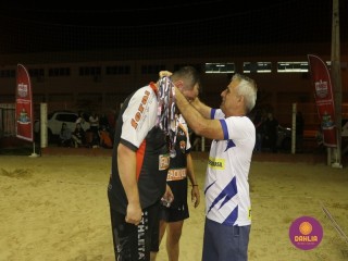 
<a style='margin-left: 5px;' class='btn btn-xs btn-social btn-facebook' href='https://www.facebook.com/sharer/sharer.php?u=https://www.boladovale.com.br/imgs/800-800-90/conteudo/fotos/1527/img9862.jpg' rel='popup' data-width='500' data-height='400'><i class='fa fa-facebook'></i>Compartilhar <span class='hidden-xs'>no Facebook</span>
</a> 
<a class='btn btn-default btn-xs' target='_blank' href='imgs/800-800-90/conteudo/fotos/1527/img9862.jpg'>
<span class='glyphicon glyphicon-cloud-download'></span> Salvar
</a> 
<span></span>