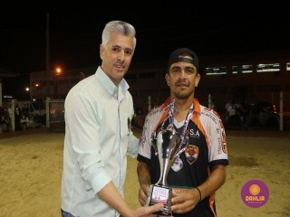 
<a style='margin-left: 5px;' class='btn btn-xs btn-social btn-facebook' href='https://www.facebook.com/sharer/sharer.php?u=https://www.boladovale.com.br/imgs/800-800-90/conteudo/fotos/1527/img9865.jpg' rel='popup' data-width='500' data-height='400'><i class='fa fa-facebook'></i>Compartilhar <span class='hidden-xs'>no Facebook</span>
</a> 
<a class='btn btn-default btn-xs' target='_blank' href='imgs/800-800-90/conteudo/fotos/1527/img9865.jpg'>
<span class='glyphicon glyphicon-cloud-download'></span> Salvar
</a> 
<span></span>