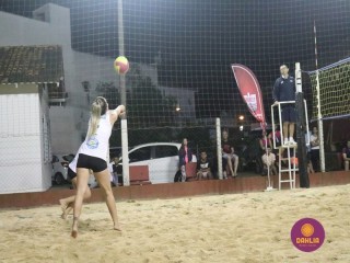 
<a style='margin-left: 5px;' class='btn btn-xs btn-social btn-facebook' href='https://www.facebook.com/sharer/sharer.php?u=https://www.boladovale.com.br/imgs/800-800-90/conteudo/fotos/1528/img9973.jpg' rel='popup' data-width='500' data-height='400'><i class='fa fa-facebook'></i>Compartilhar <span class='hidden-xs'>no Facebook</span>
</a> 
<a class='btn btn-default btn-xs' target='_blank' href='imgs/800-800-90/conteudo/fotos/1528/img9973.jpg'>
<span class='glyphicon glyphicon-cloud-download'></span> Salvar
</a> 
<span></span>