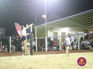 
<a style='margin-left: 5px;' class='btn btn-xs btn-social btn-facebook' href='https://www.facebook.com/sharer/sharer.php?u=https://www.boladovale.com.br/imgs/800-800-90/conteudo/fotos/1528/img9974.jpg' rel='popup' data-width='500' data-height='400'><i class='fa fa-facebook'></i>Compartilhar <span class='hidden-xs'>no Facebook</span>
</a> 
<a class='btn btn-default btn-xs' target='_blank' href='imgs/800-800-90/conteudo/fotos/1528/img9974.jpg'>
<span class='glyphicon glyphicon-cloud-download'></span> Salvar
</a> 
<span></span>