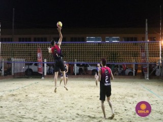 
<a style='margin-left: 5px;' class='btn btn-xs btn-social btn-facebook' href='https://www.facebook.com/sharer/sharer.php?u=https://www.boladovale.com.br/imgs/800-800-90/conteudo/fotos/1529/img0033.jpg' rel='popup' data-width='500' data-height='400'><i class='fa fa-facebook'></i>Compartilhar <span class='hidden-xs'>no Facebook</span>
</a> 
<a class='btn btn-default btn-xs' target='_blank' href='imgs/800-800-90/conteudo/fotos/1529/img0033.jpg'>
<span class='glyphicon glyphicon-cloud-download'></span> Salvar
</a> 
<span></span>
