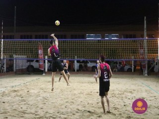 
<a style='margin-left: 5px;' class='btn btn-xs btn-social btn-facebook' href='https://www.facebook.com/sharer/sharer.php?u=https://www.boladovale.com.br/imgs/800-800-90/conteudo/fotos/1529/img0034.jpg' rel='popup' data-width='500' data-height='400'><i class='fa fa-facebook'></i>Compartilhar <span class='hidden-xs'>no Facebook</span>
</a> 
<a class='btn btn-default btn-xs' target='_blank' href='imgs/800-800-90/conteudo/fotos/1529/img0034.jpg'>
<span class='glyphicon glyphicon-cloud-download'></span> Salvar
</a> 
<span></span>