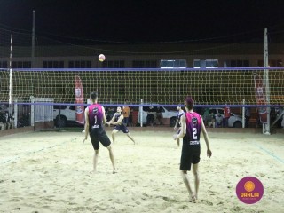 
<a style='margin-left: 5px;' class='btn btn-xs btn-social btn-facebook' href='https://www.facebook.com/sharer/sharer.php?u=https://www.boladovale.com.br/imgs/800-800-90/conteudo/fotos/1529/img0036.jpg' rel='popup' data-width='500' data-height='400'><i class='fa fa-facebook'></i>Compartilhar <span class='hidden-xs'>no Facebook</span>
</a> 
<a class='btn btn-default btn-xs' target='_blank' href='imgs/800-800-90/conteudo/fotos/1529/img0036.jpg'>
<span class='glyphicon glyphicon-cloud-download'></span> Salvar
</a> 
<span></span>