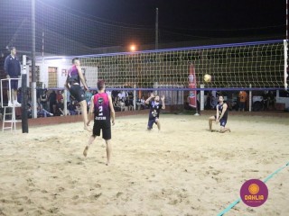 
<a style='margin-left: 5px;' class='btn btn-xs btn-social btn-facebook' href='https://www.facebook.com/sharer/sharer.php?u=https://www.boladovale.com.br/imgs/800-800-90/conteudo/fotos/1529/img0056.jpg' rel='popup' data-width='500' data-height='400'><i class='fa fa-facebook'></i>Compartilhar <span class='hidden-xs'>no Facebook</span>
</a> 
<a class='btn btn-default btn-xs' target='_blank' href='imgs/800-800-90/conteudo/fotos/1529/img0056.jpg'>
<span class='glyphicon glyphicon-cloud-download'></span> Salvar
</a> 
<span></span>