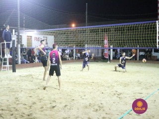 
<a style='margin-left: 5px;' class='btn btn-xs btn-social btn-facebook' href='https://www.facebook.com/sharer/sharer.php?u=https://www.boladovale.com.br/imgs/800-800-90/conteudo/fotos/1529/img0057.jpg' rel='popup' data-width='500' data-height='400'><i class='fa fa-facebook'></i>Compartilhar <span class='hidden-xs'>no Facebook</span>
</a> 
<a class='btn btn-default btn-xs' target='_blank' href='imgs/800-800-90/conteudo/fotos/1529/img0057.jpg'>
<span class='glyphicon glyphicon-cloud-download'></span> Salvar
</a> 
<span></span>