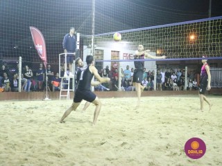 
<a style='margin-left: 5px;' class='btn btn-xs btn-social btn-facebook' href='https://www.facebook.com/sharer/sharer.php?u=https://www.boladovale.com.br/imgs/800-800-90/conteudo/fotos/1529/img0085.jpg' rel='popup' data-width='500' data-height='400'><i class='fa fa-facebook'></i>Compartilhar <span class='hidden-xs'>no Facebook</span>
</a> 
<a class='btn btn-default btn-xs' target='_blank' href='imgs/800-800-90/conteudo/fotos/1529/img0085.jpg'>
<span class='glyphicon glyphicon-cloud-download'></span> Salvar
</a> 
<span></span>