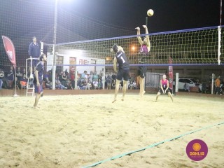 
<a style='margin-left: 5px;' class='btn btn-xs btn-social btn-facebook' href='https://www.facebook.com/sharer/sharer.php?u=https://www.boladovale.com.br/imgs/800-800-90/conteudo/fotos/1529/img0106.jpg' rel='popup' data-width='500' data-height='400'><i class='fa fa-facebook'></i>Compartilhar <span class='hidden-xs'>no Facebook</span>
</a> 
<a class='btn btn-default btn-xs' target='_blank' href='imgs/800-800-90/conteudo/fotos/1529/img0106.jpg'>
<span class='glyphicon glyphicon-cloud-download'></span> Salvar
</a> 
<span></span>