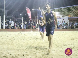 
<a style='margin-left: 5px;' class='btn btn-xs btn-social btn-facebook' href='https://www.facebook.com/sharer/sharer.php?u=https://www.boladovale.com.br/imgs/800-800-90/conteudo/fotos/1529/img0110.jpg' rel='popup' data-width='500' data-height='400'><i class='fa fa-facebook'></i>Compartilhar <span class='hidden-xs'>no Facebook</span>
</a> 
<a class='btn btn-default btn-xs' target='_blank' href='imgs/800-800-90/conteudo/fotos/1529/img0110.jpg'>
<span class='glyphicon glyphicon-cloud-download'></span> Salvar
</a> 
<span></span>