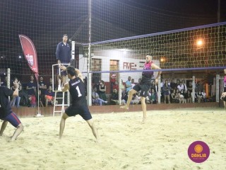 
<a style='margin-left: 5px;' class='btn btn-xs btn-social btn-facebook' href='https://www.facebook.com/sharer/sharer.php?u=https://www.boladovale.com.br/imgs/800-800-90/conteudo/fotos/1529/img0114.jpg' rel='popup' data-width='500' data-height='400'><i class='fa fa-facebook'></i>Compartilhar <span class='hidden-xs'>no Facebook</span>
</a> 
<a class='btn btn-default btn-xs' target='_blank' href='imgs/800-800-90/conteudo/fotos/1529/img0114.jpg'>
<span class='glyphicon glyphicon-cloud-download'></span> Salvar
</a> 
<span></span>