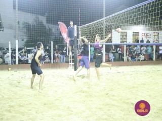 
<a style='margin-left: 5px;' class='btn btn-xs btn-social btn-facebook' href='https://www.facebook.com/sharer/sharer.php?u=https://www.boladovale.com.br/imgs/800-800-90/conteudo/fotos/1529/img0146.jpg' rel='popup' data-width='500' data-height='400'><i class='fa fa-facebook'></i>Compartilhar <span class='hidden-xs'>no Facebook</span>
</a> 
<a class='btn btn-default btn-xs' target='_blank' href='imgs/800-800-90/conteudo/fotos/1529/img0146.jpg'>
<span class='glyphicon glyphicon-cloud-download'></span> Salvar
</a> 
<span></span>