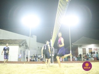 
<a style='margin-left: 5px;' class='btn btn-xs btn-social btn-facebook' href='https://www.facebook.com/sharer/sharer.php?u=https://www.boladovale.com.br/imgs/800-800-90/conteudo/fotos/1529/img0153.jpg' rel='popup' data-width='500' data-height='400'><i class='fa fa-facebook'></i>Compartilhar <span class='hidden-xs'>no Facebook</span>
</a> 
<a class='btn btn-default btn-xs' target='_blank' href='imgs/800-800-90/conteudo/fotos/1529/img0153.jpg'>
<span class='glyphicon glyphicon-cloud-download'></span> Salvar
</a> 
<span></span>
