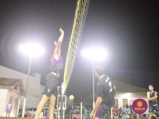 
<a style='margin-left: 5px;' class='btn btn-xs btn-social btn-facebook' href='https://www.facebook.com/sharer/sharer.php?u=https://www.boladovale.com.br/imgs/800-800-90/conteudo/fotos/1529/img0161.jpg' rel='popup' data-width='500' data-height='400'><i class='fa fa-facebook'></i>Compartilhar <span class='hidden-xs'>no Facebook</span>
</a> 
<a class='btn btn-default btn-xs' target='_blank' href='imgs/800-800-90/conteudo/fotos/1529/img0161.jpg'>
<span class='glyphicon glyphicon-cloud-download'></span> Salvar
</a> 
<span></span>