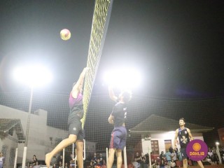 
<a style='margin-left: 5px;' class='btn btn-xs btn-social btn-facebook' href='https://www.facebook.com/sharer/sharer.php?u=https://www.boladovale.com.br/imgs/800-800-90/conteudo/fotos/1529/img0169.jpg' rel='popup' data-width='500' data-height='400'><i class='fa fa-facebook'></i>Compartilhar <span class='hidden-xs'>no Facebook</span>
</a> 
<a class='btn btn-default btn-xs' target='_blank' href='imgs/800-800-90/conteudo/fotos/1529/img0169.jpg'>
<span class='glyphicon glyphicon-cloud-download'></span> Salvar
</a> 
<span></span>