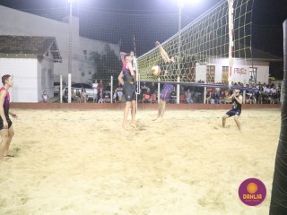 
<a style='margin-left: 5px;' class='btn btn-xs btn-social btn-facebook' href='https://www.facebook.com/sharer/sharer.php?u=https://www.boladovale.com.br/imgs/800-800-90/conteudo/fotos/1529/img0189.jpg' rel='popup' data-width='500' data-height='400'><i class='fa fa-facebook'></i>Compartilhar <span class='hidden-xs'>no Facebook</span>
</a> 
<a class='btn btn-default btn-xs' target='_blank' href='imgs/800-800-90/conteudo/fotos/1529/img0189.jpg'>
<span class='glyphicon glyphicon-cloud-download'></span> Salvar
</a> 
<span></span>