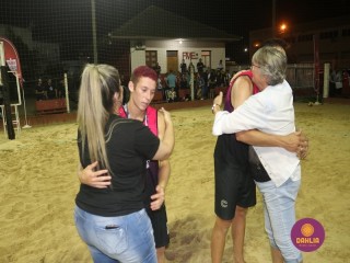 
<a style='margin-left: 5px;' class='btn btn-xs btn-social btn-facebook' href='https://www.facebook.com/sharer/sharer.php?u=https://www.boladovale.com.br/imgs/800-800-90/conteudo/fotos/1529/img0196.jpg' rel='popup' data-width='500' data-height='400'><i class='fa fa-facebook'></i>Compartilhar <span class='hidden-xs'>no Facebook</span>
</a> 
<a class='btn btn-default btn-xs' target='_blank' href='imgs/800-800-90/conteudo/fotos/1529/img0196.jpg'>
<span class='glyphicon glyphicon-cloud-download'></span> Salvar
</a> 
<span></span>