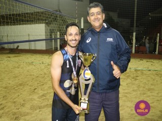 
<a style='margin-left: 5px;' class='btn btn-xs btn-social btn-facebook' href='https://www.facebook.com/sharer/sharer.php?u=https://www.boladovale.com.br/imgs/800-800-90/conteudo/fotos/1529/img0208.jpg' rel='popup' data-width='500' data-height='400'><i class='fa fa-facebook'></i>Compartilhar <span class='hidden-xs'>no Facebook</span>
</a> 
<a class='btn btn-default btn-xs' target='_blank' href='imgs/800-800-90/conteudo/fotos/1529/img0208.jpg'>
<span class='glyphicon glyphicon-cloud-download'></span> Salvar
</a> 
<span></span>
