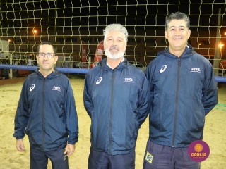 
<a style='margin-left: 5px;' class='btn btn-xs btn-social btn-facebook' href='https://www.facebook.com/sharer/sharer.php?u=https://www.boladovale.com.br/imgs/800-800-90/conteudo/fotos/1529/img0218.jpg' rel='popup' data-width='500' data-height='400'><i class='fa fa-facebook'></i>Compartilhar <span class='hidden-xs'>no Facebook</span>
</a> 
<a class='btn btn-default btn-xs' target='_blank' href='imgs/800-800-90/conteudo/fotos/1529/img0218.jpg'>
<span class='glyphicon glyphicon-cloud-download'></span> Salvar
</a> 
<span></span>