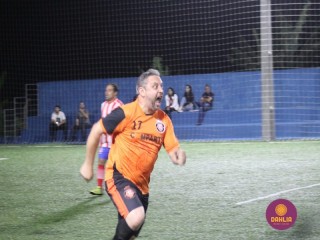 
<a style='margin-left: 5px;' class='btn btn-xs btn-social btn-facebook' href='https://www.facebook.com/sharer/sharer.php?u=https://www.boladovale.com.br/imgs/800-800-90/conteudo/fotos/1530/img0341.jpg' rel='popup' data-width='500' data-height='400'><i class='fa fa-facebook'></i>Compartilhar <span class='hidden-xs'>no Facebook</span>
</a> 
<a class='btn btn-default btn-xs' target='_blank' href='imgs/800-800-90/conteudo/fotos/1530/img0341.jpg'>
<span class='glyphicon glyphicon-cloud-download'></span> Salvar
</a> 
<span></span>
