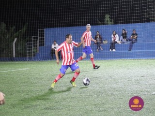 
<a style='margin-left: 5px;' class='btn btn-xs btn-social btn-facebook' href='https://www.facebook.com/sharer/sharer.php?u=https://www.boladovale.com.br/imgs/800-800-90/conteudo/fotos/1530/img0345.jpg' rel='popup' data-width='500' data-height='400'><i class='fa fa-facebook'></i>Compartilhar <span class='hidden-xs'>no Facebook</span>
</a> 
<a class='btn btn-default btn-xs' target='_blank' href='imgs/800-800-90/conteudo/fotos/1530/img0345.jpg'>
<span class='glyphicon glyphicon-cloud-download'></span> Salvar
</a> 
<span></span>