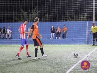 
<a style='margin-left: 5px;' class='btn btn-xs btn-social btn-facebook' href='https://www.facebook.com/sharer/sharer.php?u=https://www.boladovale.com.br/imgs/800-800-90/conteudo/fotos/1530/img0369.jpg' rel='popup' data-width='500' data-height='400'><i class='fa fa-facebook'></i>Compartilhar <span class='hidden-xs'>no Facebook</span>
</a> 
<a class='btn btn-default btn-xs' target='_blank' href='imgs/800-800-90/conteudo/fotos/1530/img0369.jpg'>
<span class='glyphicon glyphicon-cloud-download'></span> Salvar
</a> 
<span></span>