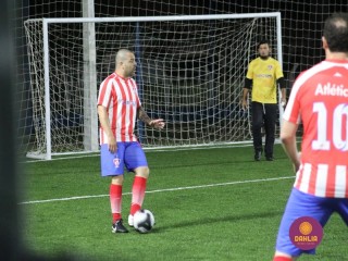 
<a style='margin-left: 5px;' class='btn btn-xs btn-social btn-facebook' href='https://www.facebook.com/sharer/sharer.php?u=https://www.boladovale.com.br/imgs/800-800-90/conteudo/fotos/1530/img0373.jpg' rel='popup' data-width='500' data-height='400'><i class='fa fa-facebook'></i>Compartilhar <span class='hidden-xs'>no Facebook</span>
</a> 
<a class='btn btn-default btn-xs' target='_blank' href='imgs/800-800-90/conteudo/fotos/1530/img0373.jpg'>
<span class='glyphicon glyphicon-cloud-download'></span> Salvar
</a> 
<span></span>