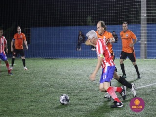 
<a style='margin-left: 5px;' class='btn btn-xs btn-social btn-facebook' href='https://www.facebook.com/sharer/sharer.php?u=https://www.boladovale.com.br/imgs/800-800-90/conteudo/fotos/1530/img0404.jpg' rel='popup' data-width='500' data-height='400'><i class='fa fa-facebook'></i>Compartilhar <span class='hidden-xs'>no Facebook</span>
</a> 
<a class='btn btn-default btn-xs' target='_blank' href='imgs/800-800-90/conteudo/fotos/1530/img0404.jpg'>
<span class='glyphicon glyphicon-cloud-download'></span> Salvar
</a> 
<span></span>