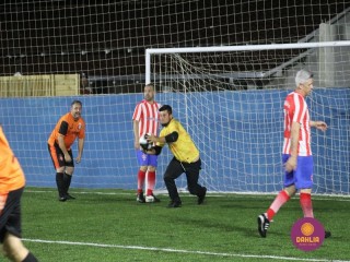 
<a style='margin-left: 5px;' class='btn btn-xs btn-social btn-facebook' href='https://www.facebook.com/sharer/sharer.php?u=https://www.boladovale.com.br/imgs/800-800-90/conteudo/fotos/1530/img0412.jpg' rel='popup' data-width='500' data-height='400'><i class='fa fa-facebook'></i>Compartilhar <span class='hidden-xs'>no Facebook</span>
</a> 
<a class='btn btn-default btn-xs' target='_blank' href='imgs/800-800-90/conteudo/fotos/1530/img0412.jpg'>
<span class='glyphicon glyphicon-cloud-download'></span> Salvar
</a> 
<span></span>