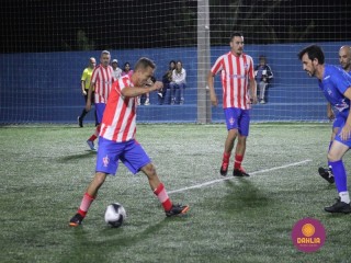 
<a style='margin-left: 5px;' class='btn btn-xs btn-social btn-facebook' href='https://www.facebook.com/sharer/sharer.php?u=https://www.boladovale.com.br/imgs/800-800-90/conteudo/fotos/1531/img0807.jpg' rel='popup' data-width='500' data-height='400'><i class='fa fa-facebook'></i>Compartilhar <span class='hidden-xs'>no Facebook</span>
</a> 
<a class='btn btn-default btn-xs' target='_blank' href='imgs/800-800-90/conteudo/fotos/1531/img0807.jpg'>
<span class='glyphicon glyphicon-cloud-download'></span> Salvar
</a> 
<span></span>