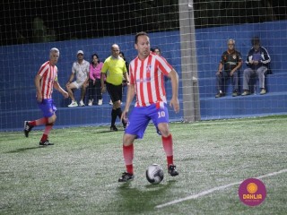 
<a style='margin-left: 5px;' class='btn btn-xs btn-social btn-facebook' href='https://www.facebook.com/sharer/sharer.php?u=https://www.boladovale.com.br/imgs/800-800-90/conteudo/fotos/1531/img0811.jpg' rel='popup' data-width='500' data-height='400'><i class='fa fa-facebook'></i>Compartilhar <span class='hidden-xs'>no Facebook</span>
</a> 
<a class='btn btn-default btn-xs' target='_blank' href='imgs/800-800-90/conteudo/fotos/1531/img0811.jpg'>
<span class='glyphicon glyphicon-cloud-download'></span> Salvar
</a> 
<span></span>