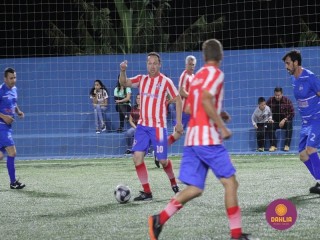 
<a style='margin-left: 5px;' class='btn btn-xs btn-social btn-facebook' href='https://www.facebook.com/sharer/sharer.php?u=https://www.boladovale.com.br/imgs/800-800-90/conteudo/fotos/1531/img0821.jpg' rel='popup' data-width='500' data-height='400'><i class='fa fa-facebook'></i>Compartilhar <span class='hidden-xs'>no Facebook</span>
</a> 
<a class='btn btn-default btn-xs' target='_blank' href='imgs/800-800-90/conteudo/fotos/1531/img0821.jpg'>
<span class='glyphicon glyphicon-cloud-download'></span> Salvar
</a> 
<span></span>