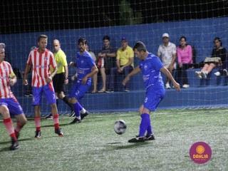 
<a style='margin-left: 5px;' class='btn btn-xs btn-social btn-facebook' href='https://www.facebook.com/sharer/sharer.php?u=https://www.boladovale.com.br/imgs/800-800-90/conteudo/fotos/1531/img0824.jpg' rel='popup' data-width='500' data-height='400'><i class='fa fa-facebook'></i>Compartilhar <span class='hidden-xs'>no Facebook</span>
</a> 
<a class='btn btn-default btn-xs' target='_blank' href='imgs/800-800-90/conteudo/fotos/1531/img0824.jpg'>
<span class='glyphicon glyphicon-cloud-download'></span> Salvar
</a> 
<span></span>